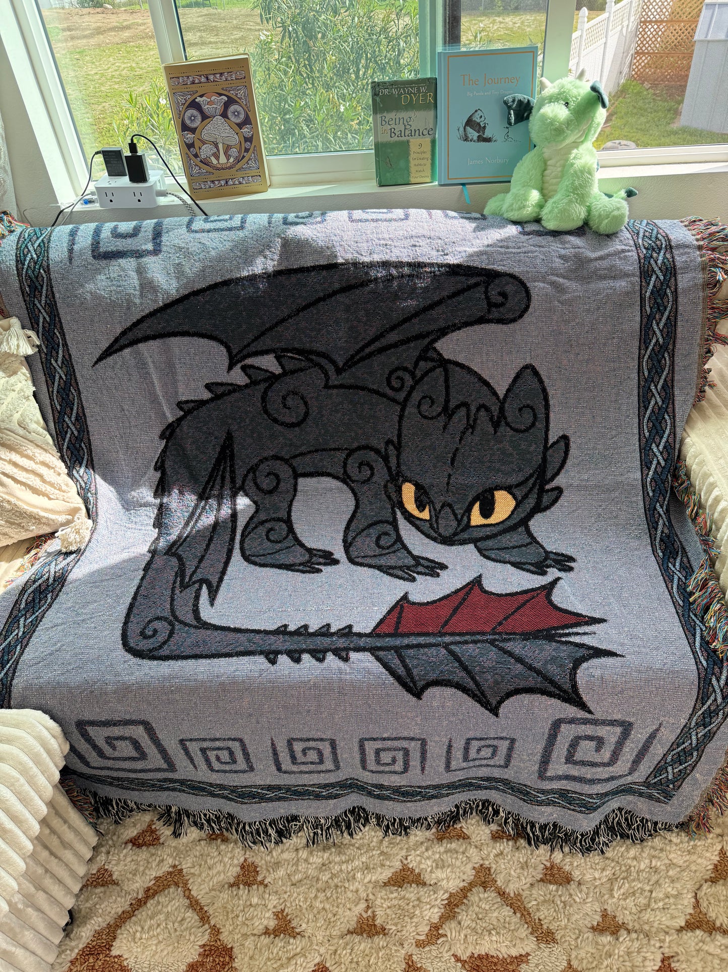 HTTYD Inspired Toothless 50x60 inch Purple Woven Dragon Blanket
