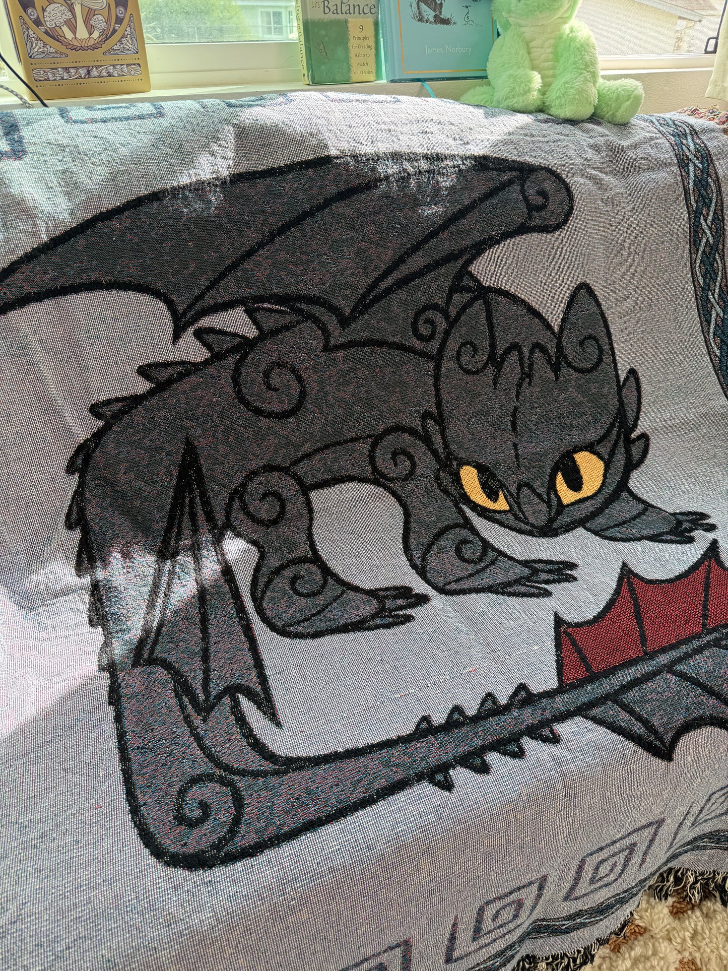 HTTYD Inspired Toothless 50x60 inch Purple Woven Dragon Blanket