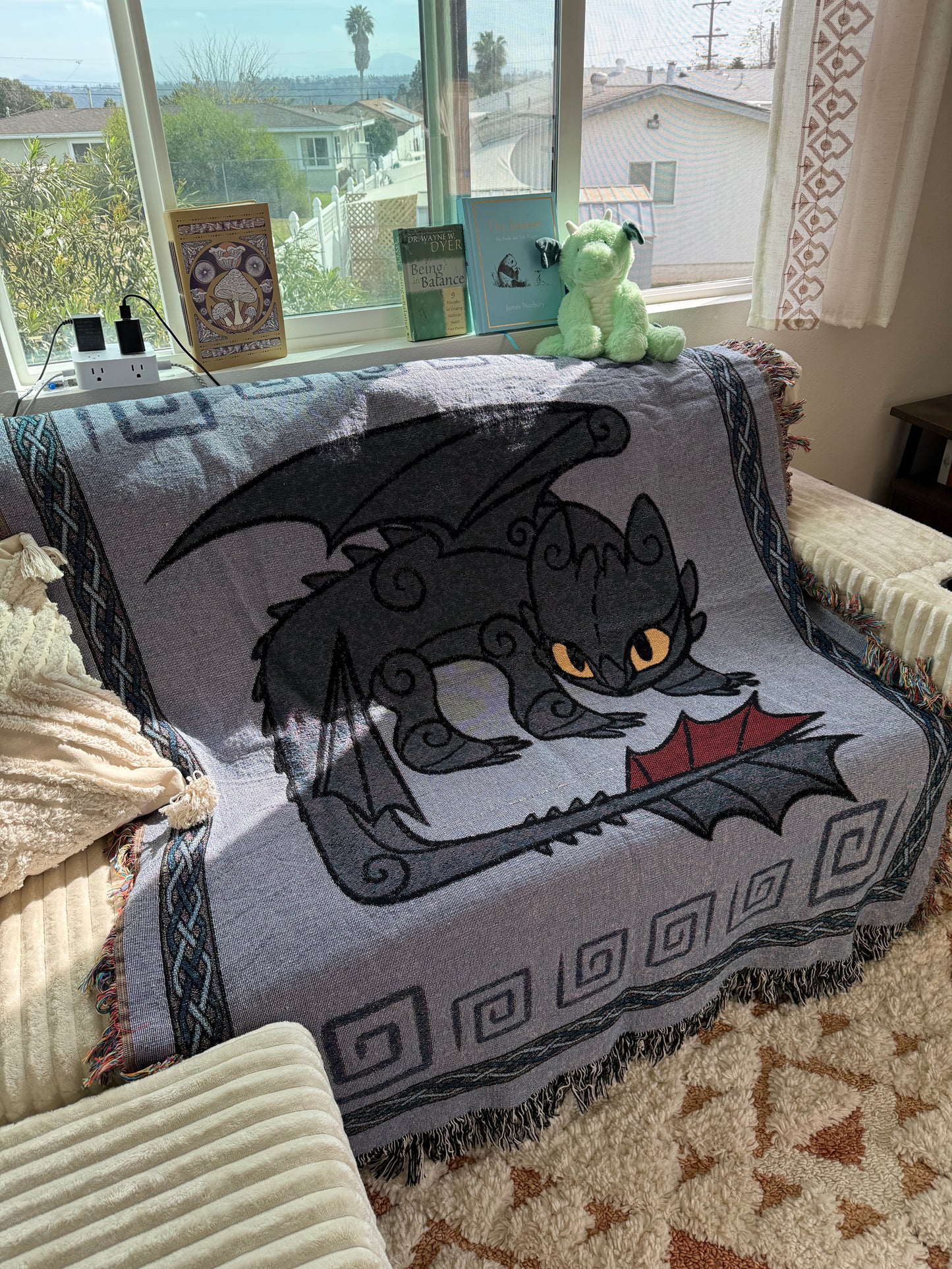 HTTYD Inspired Toothless 50x60 inch Purple Woven Dragon Blanket